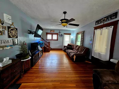 Living - 2707 Springfield Xenia Rd, Springfield, OH 45506 photo 3 of 3