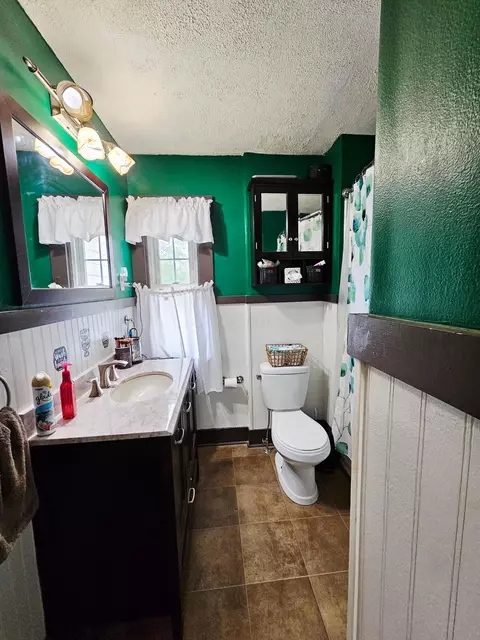 Bath - 2707 Springfield Xenia Rd, Springfield, OH 45506 photo 2 of 2