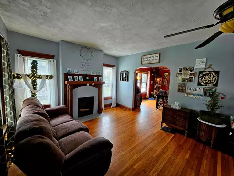 Living - 2707 Springfield Xenia Rd, Springfield, OH 45506 photo 1 of 3