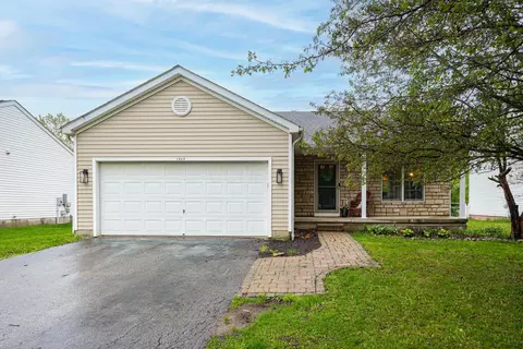 1269 Valley Dr, Marysville, OH 43040