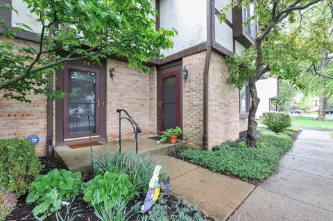 1922 Laramie Dr #24, Powell, OH 43065