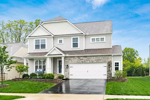 8238 Narrow Leaf Dr, Blacklick, OH 43004