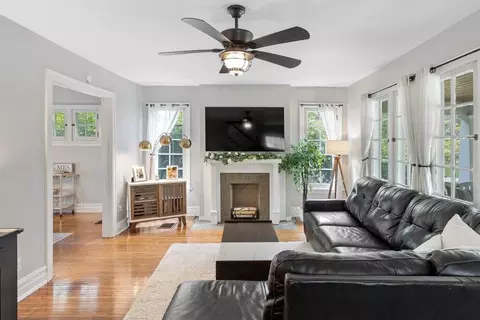 Living - 389 E Tulane Rd, Columbus, OH 43202 photo 2 of 4
