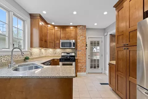 Kitchen - 389 E Tulane Rd, Columbus, OH 43202 photo 3 of 5
