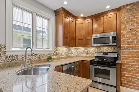 Kitchen - 389 E Tulane Rd, Columbus, OH 43202 photo 4 of 5
