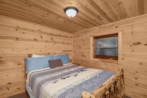 Bedroom - 28745 Big Pine Rd, Logan, OH 43138 photo 2 of 3