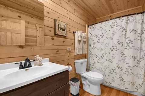 Bath - 28745 Big Pine Rd, Logan, OH 43138 photo 1 of 2