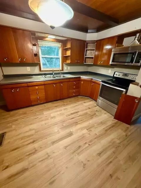 64 Spring St, Glouster, OH 45732 photo 7