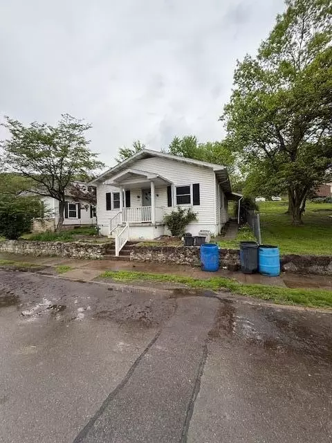 64 Spring St, Glouster, OH 45732 photo 2