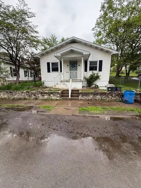 64 Spring St, Glouster, OH 45732 photo 3