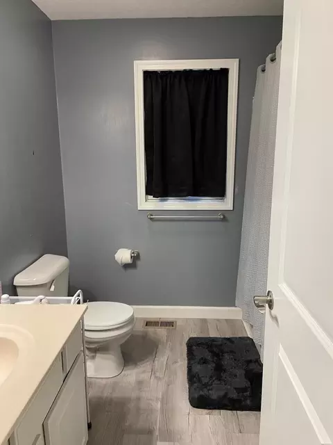 Bath - 7719 Bear Run Rd, Logan, OH 43138 photo 6 of 10