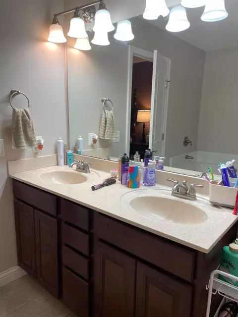 Bath - 7719 Bear Run Rd, Logan, OH 43138 photo 5 of 10