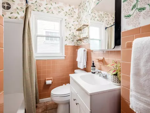 Bath - 582 E Weber Rd, Columbus, OH 43202 photo 1 of 2
