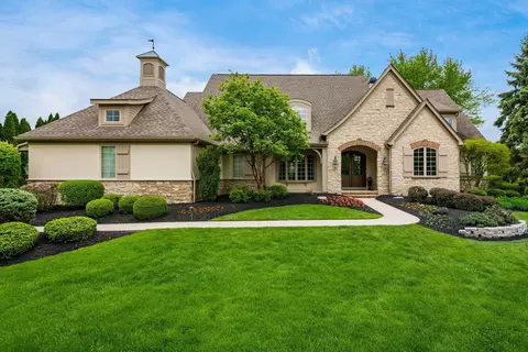 6835 Macneil Dr, Dublin, OH 43017