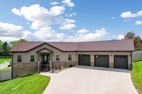 1885 Greenbriar Way, Nashport, OH 43830
