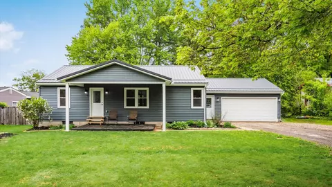 121 Sunset Dr, Granville, OH 43023