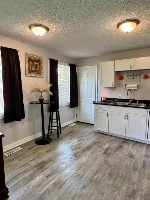 Kitchen - 965 Bikini Dr, Marion, OH 43302 photo 2 of 2