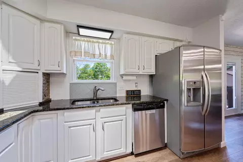 Kitchen - 7684 Stout Rd, Circleville, OH 43113 photo 5 of 5