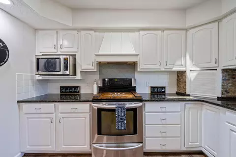 Kitchen - 7684 Stout Rd, Circleville, OH 43113 photo 4 of 5