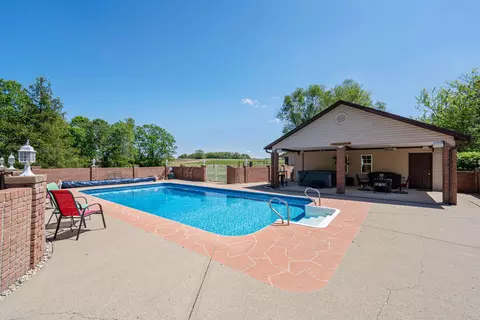 Exterior - 7684 Stout Rd, Circleville, OH 43113 photo 7 of 17