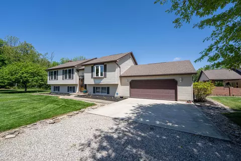 Exterior - 7684 Stout Rd, Circleville, OH 43113 photo 2 of 17