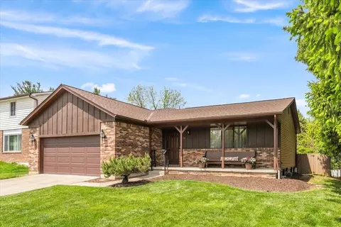 1898 Hamrock Dr, Powell, OH 43065