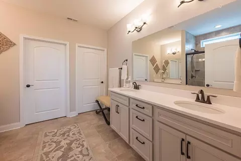 Bath - 380 Stone Quarry Dr, Delaware, OH 43015 photo 2 of 6