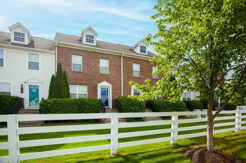 960 Hartford Village Blvd, Columbus, OH 43228