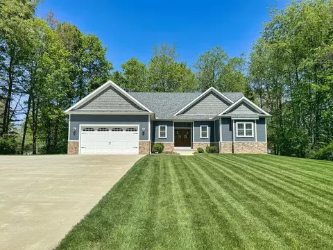 240 N Ridge Heights Dr, Howard, OH 43028