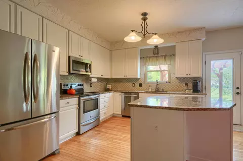 Kitchen - 4276 Ewing Ct, Powell, OH 43065 photo 4 of 6