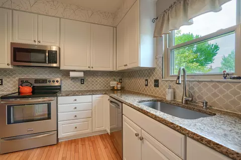 Kitchen - 4276 Ewing Ct, Powell, OH 43065 photo 5 of 6