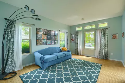 Living - 4276 Ewing Ct, Powell, OH 43065 photo 2 of 4