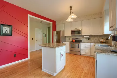 Kitchen - 4276 Ewing Ct, Powell, OH 43065 photo 2 of 6