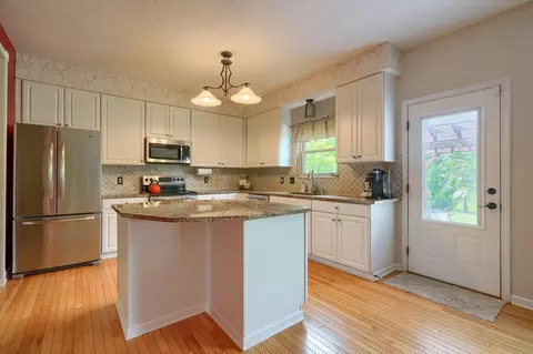 Kitchen - 4276 Ewing Ct, Powell, OH 43065 photo 3 of 6