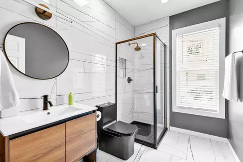 Bath - 236 E 4th Ave, Columbus, OH 43201 photo 2 of 2