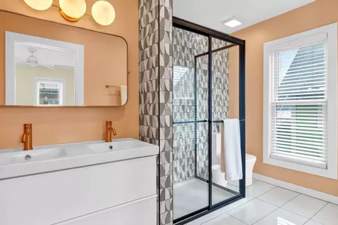 Bath - 236 E 4th Ave, Columbus, OH 43201 photo 1 of 2