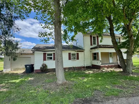 1334 Dewey St, Dresden, OH 43821
