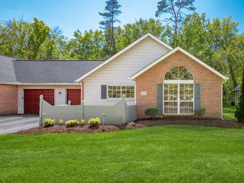 211 Timbers Dr, Gahanna, OH 43230