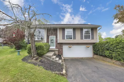 230 Clover Ct, Newark, OH 43055