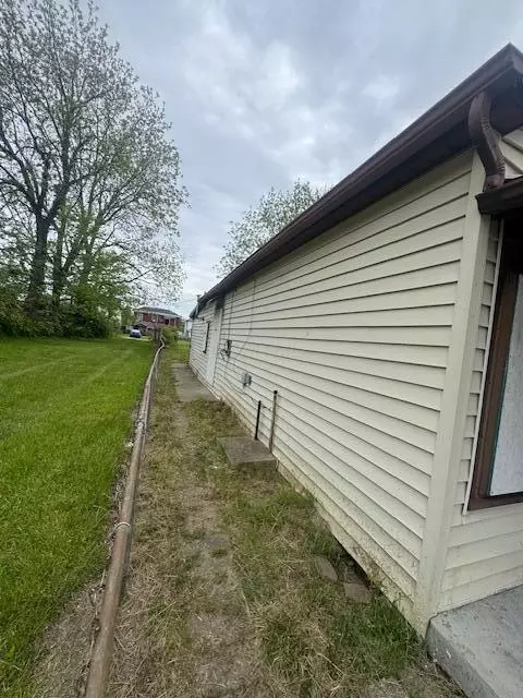 744 Kenton St, Springfield, OH 45505 photo 2