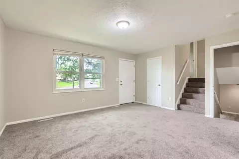 Living - 5422 Everson Rd N, Columbus, OH 43232 photo 3 of 4
