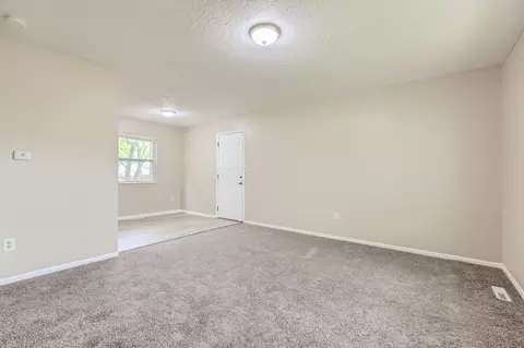 Living - 5422 Everson Rd N, Columbus, OH 43232 photo 1 of 4