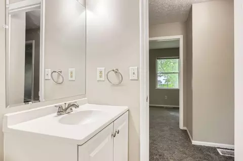 Bath - 5422 Everson Rd N, Columbus, OH 43232 photo 2 of 2
