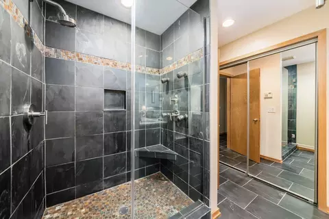 Bath - 359 E Longview Ave, Columbus, OH 43202 photo 3 of 8