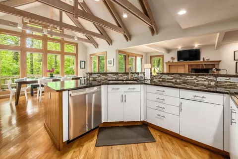 Kitchen - 359 E Longview Ave, Columbus, OH 43202 photo 3 of 9