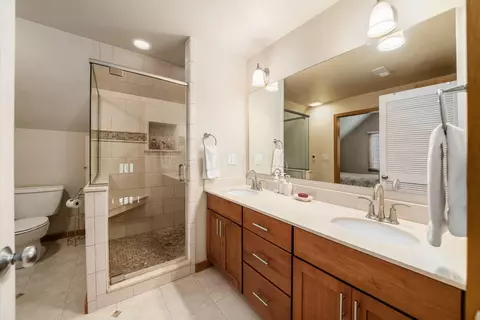 Bath - 359 E Longview Ave, Columbus, OH 43202 photo 6 of 8