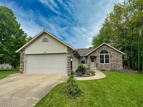 308 Ridgeland Cir, Howard, OH 43028
