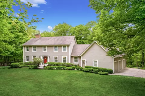 395 Fern Hill Dr, Granville, OH 43023