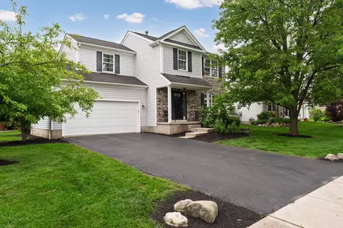 3941 Nordman Fir Dr, Grove City, OH 43123