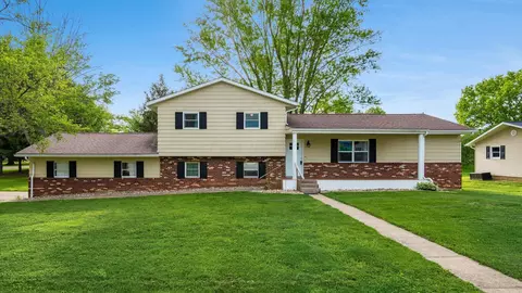 5420 Heritage Dr, Nashport, OH 43830